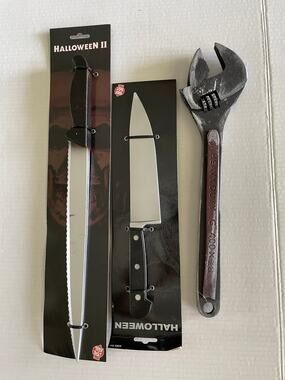 LOT OF KNIFES WEAPONS WRENCH HORROR HALLOWEEN HAUNTED HOUSE PROP DECORATION